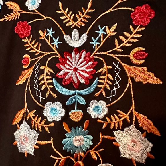 5/$25 will bundle Folk Floral Embroidered Top - Picture 2 of 5